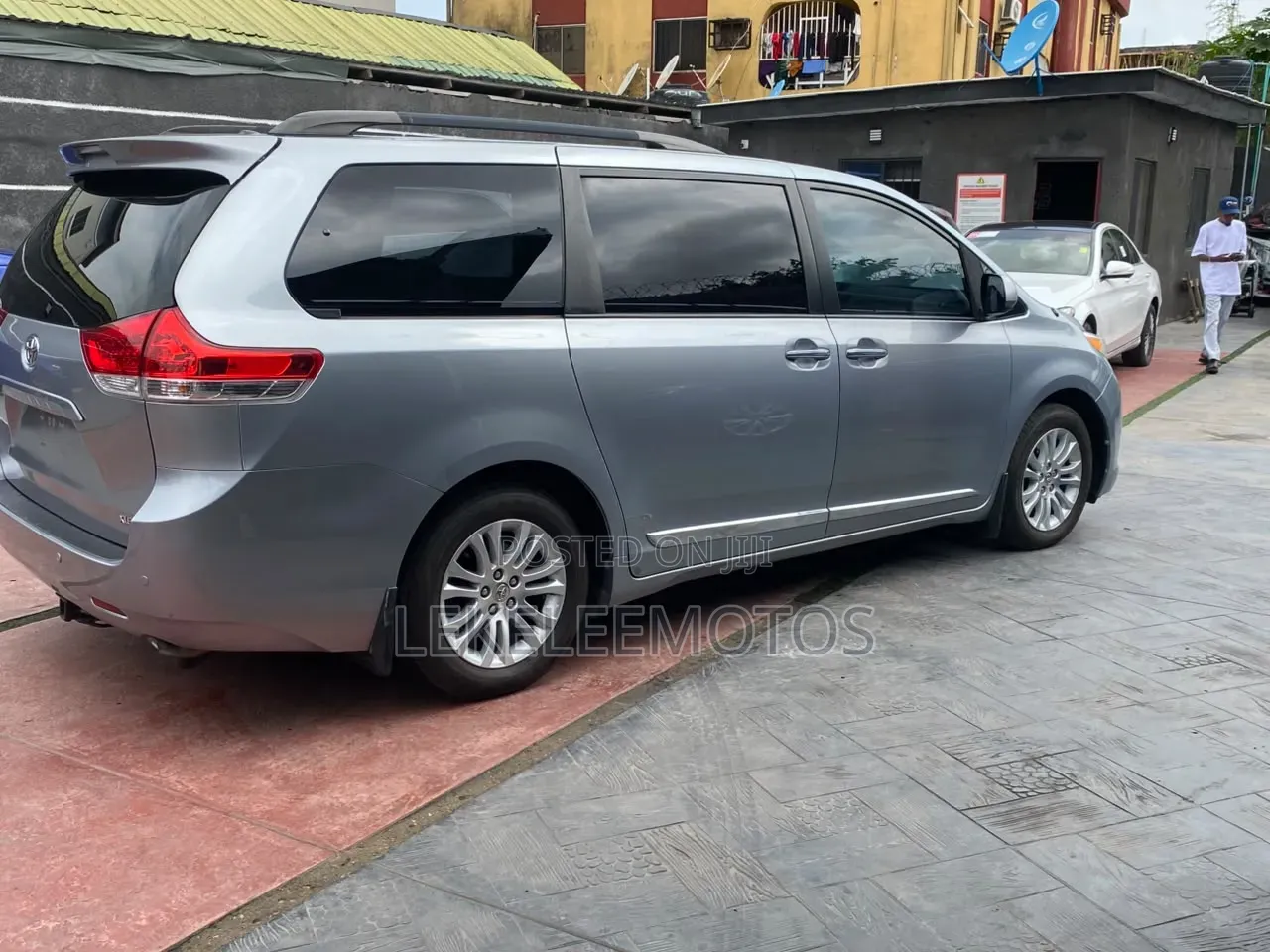 Toyota Sienna 2014 Blue