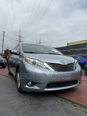 Toyota Sienna 2014 Blue