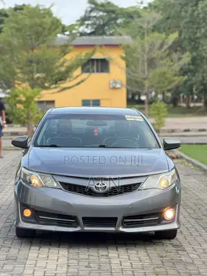 Toyota Camry SE 4dr Sedan (2.5L 4cyl 6A) 2014 Gray