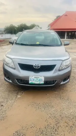 Toyota Corolla LE 4dr Sedan (1.8L 4cyl 4A) 2010 Gray