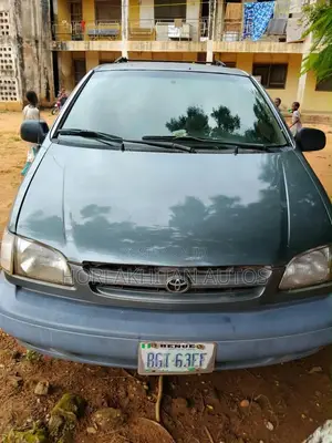 Toyota Sienna LE 2002