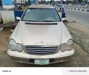 Mercedes-Benz C180 2003 Gold