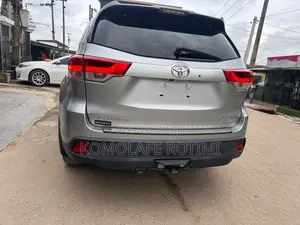 Toyota Highlander XLE 2019 Silver