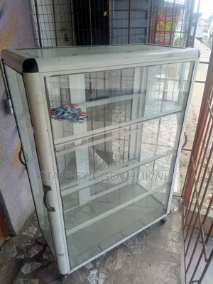 35" by 47" Aluminum Frame 3 Steps Show Glass