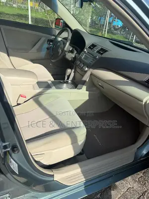 Toyota Camry LE 4dr Sedan (2.5L 4cyl 6A) 2011 Gray