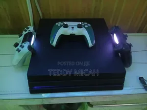 PlayStation4 Pro 4 K 1TB 12games Pre-Installed 3 Pad, 256GB Flashdrive