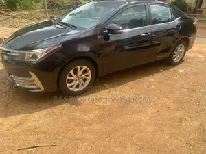 Toyota Corolla LE Eco (1.8L 4cyl 2A) 2018 Black