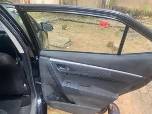 Toyota Corolla LE Eco (1.8L 4cyl 2A) 2018 Black