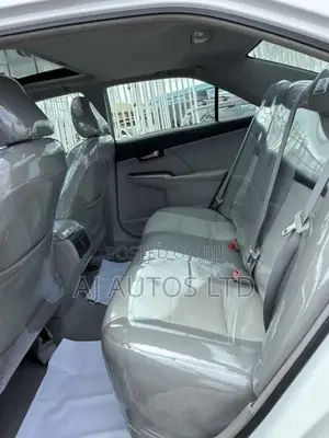 Toyota Camry XLE 4dr Sedan (2.5L 4cyl 6A) 2013 White