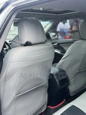 Toyota Camry SE V6 4dr Sedan (3.5L 6cyl 6A) 2013 Silver