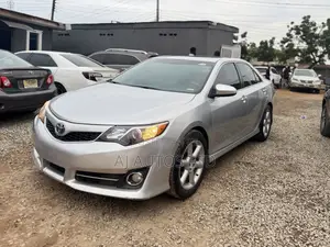 Toyota Camry SE V6 4dr Sedan (3.5L 6cyl 6A) 2013 Silver