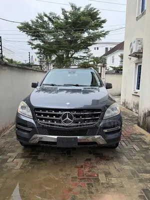 Mercedes-Benz M Class ML350 4MATIC 4dr SUV AWD (3.5L 6cyl 7A) 2015 Gray
