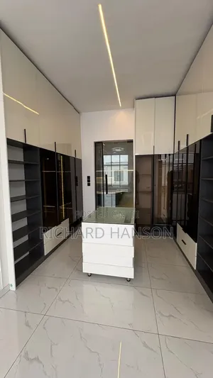 5bdrm Duplex in Vgc for sale