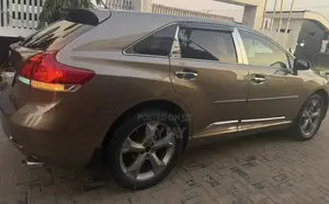 Toyota Venza LE 2011