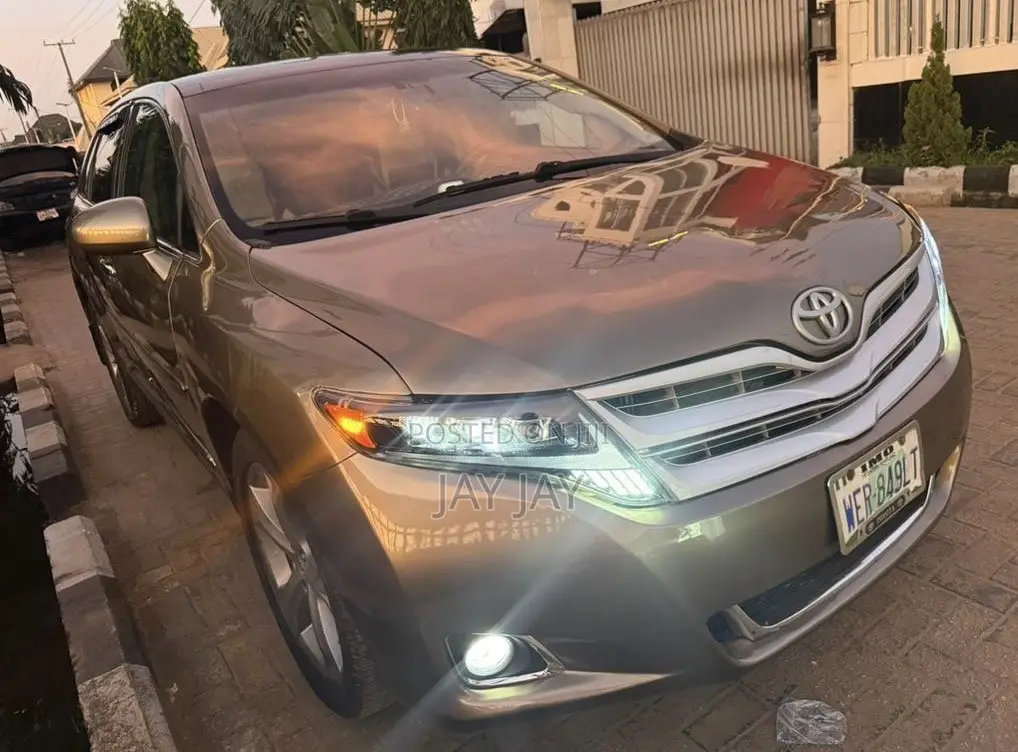 Toyota Venza LE 2011