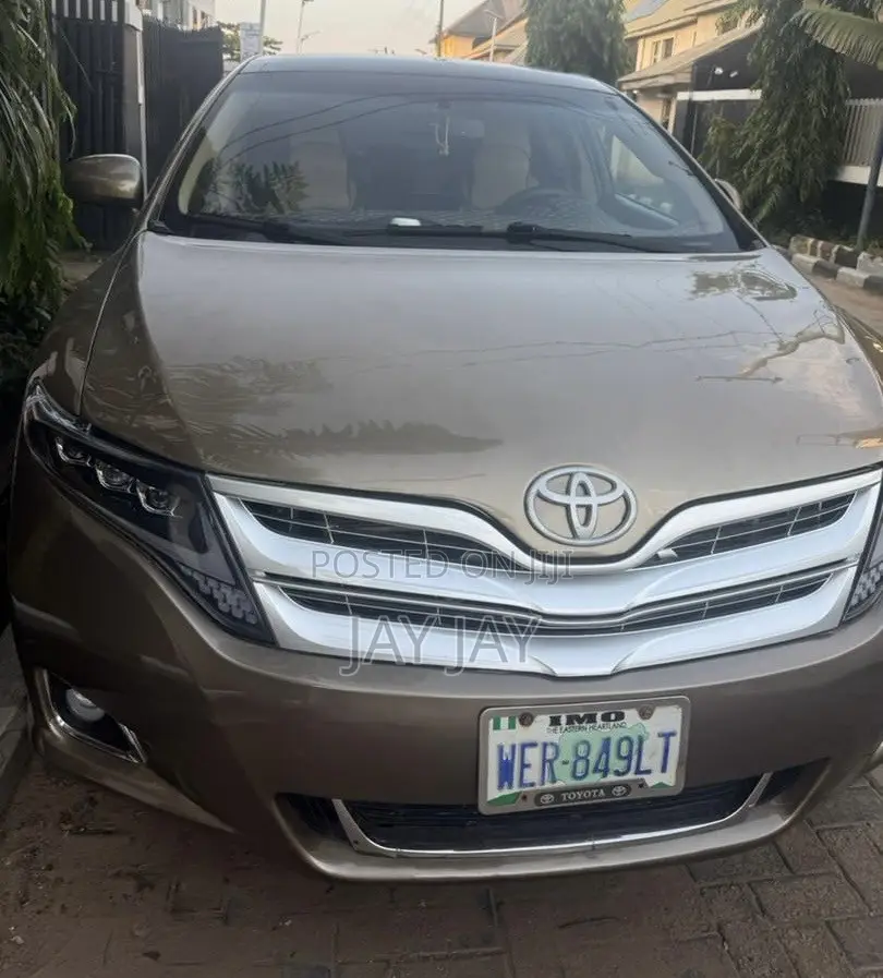 Toyota Venza LE 2011