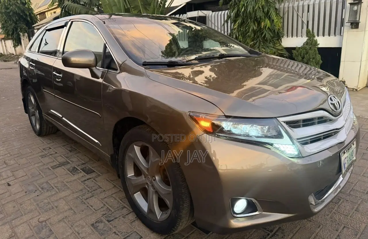 Toyota Venza LE 2011