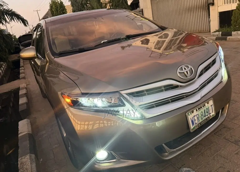 Toyota Venza LE 2011