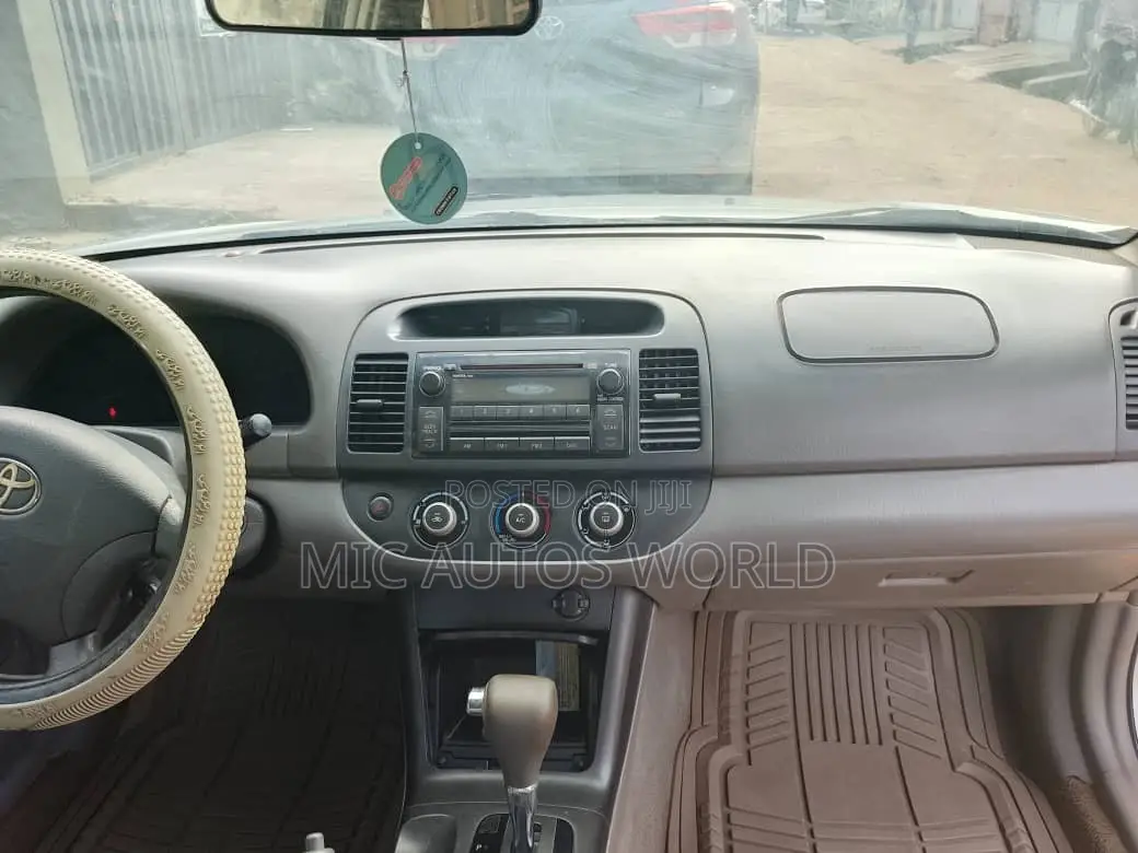 Toyota Camry 2006 Silver