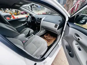 Toyota Corolla LE 4dr Sedan (1.8L 4cyl 4A) 2011 White