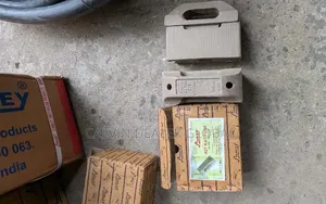 100A Fuse and Base Stanley