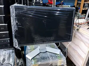 Dell 24" Full HD Monitor | VGA/DVI/USB | Adjustable Pivot Stand
