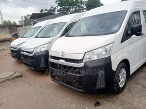 Toyota HiAce 2021 White