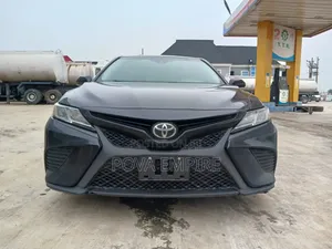 Toyota Camry SE FWD (2.5L 4cyl 8AM) 2018 Black