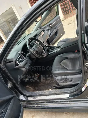 Toyota Camry SE FWD (2.5L 4cyl 8AM) 2018 Black