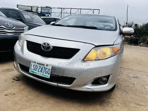 Toyota Corolla LE 4dr Sedan (1.8L 4cyl 4A) 2010 Silver