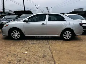 Toyota Corolla LE 4dr Sedan (1.8L 4cyl 4A) 2010 Silver