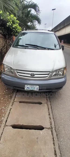 Toyota Sienna 2002 Silver