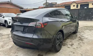 Tesla Model Y 2024 Gray