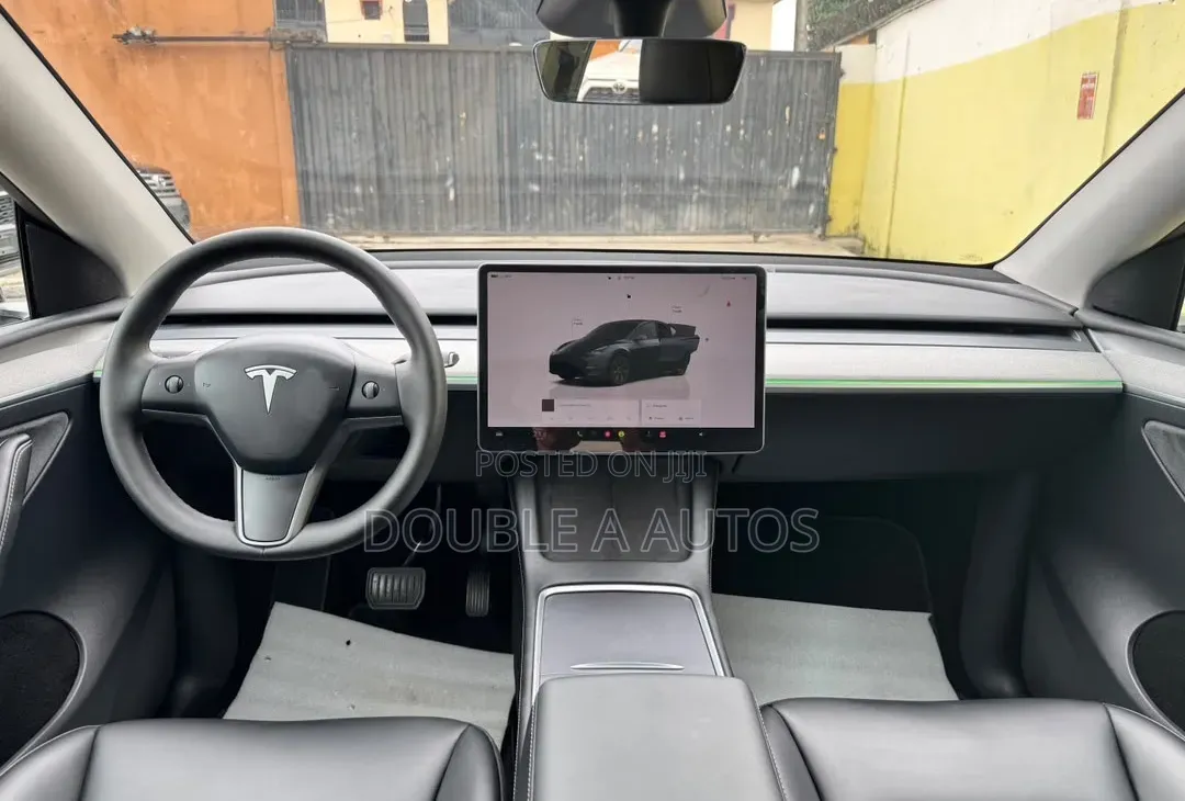 Tesla Model Y 2024 Gray