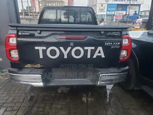 New Toyota Hilux 2025 Black