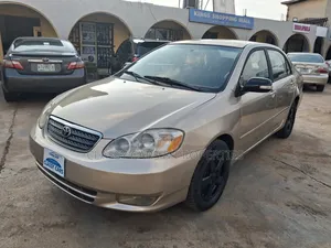 Toyota Corolla 2004 Gold