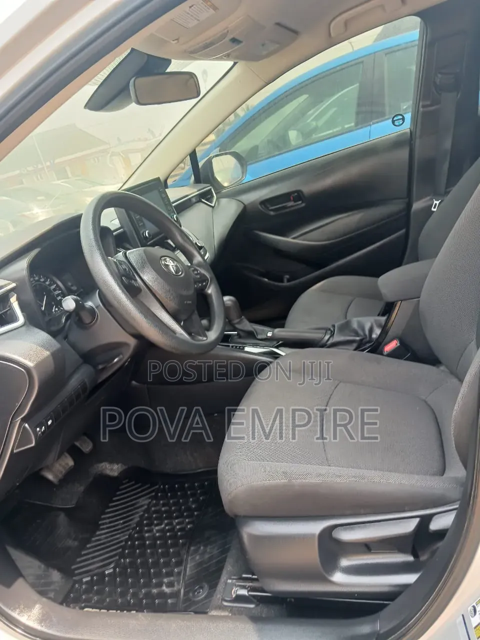 Toyota Corolla LE 2023 Silver