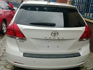 Toyota Venza AWD 2010 White