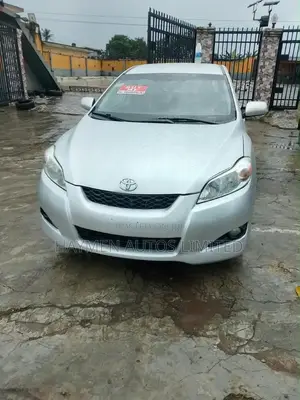 Toyota Matrix Hatchback FWD (1.8L 4cyl 5M) 2010 Silver