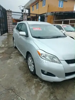 Toyota Matrix Hatchback FWD (1.8L 4cyl 5M) 2010 Silver