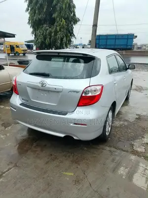 Toyota Matrix Hatchback FWD (1.8L 4cyl 5M) 2010 Silver