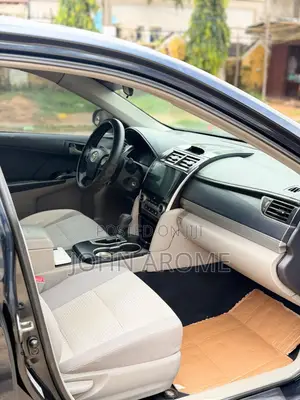 Toyota Camry LE 4dr Sedan (2.5L 4cyl 6A) 2012