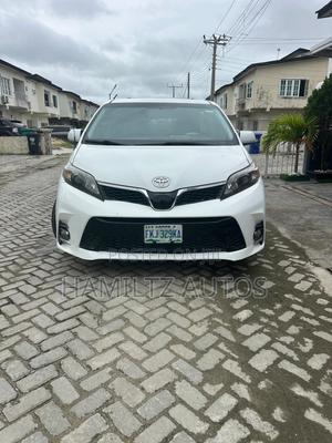 Toyota Sienna SE FWD 8-Passenger 2013 White