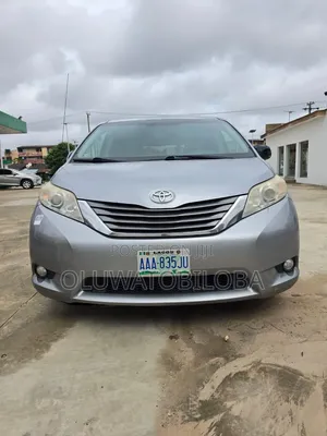 Toyota Sienna XLE 7 Passenger 2012 Blue