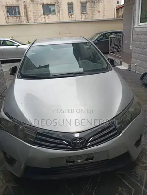 Toyota Corolla LE 4dr Sedan (1.8L 4cyl CVT) 2015 Silver