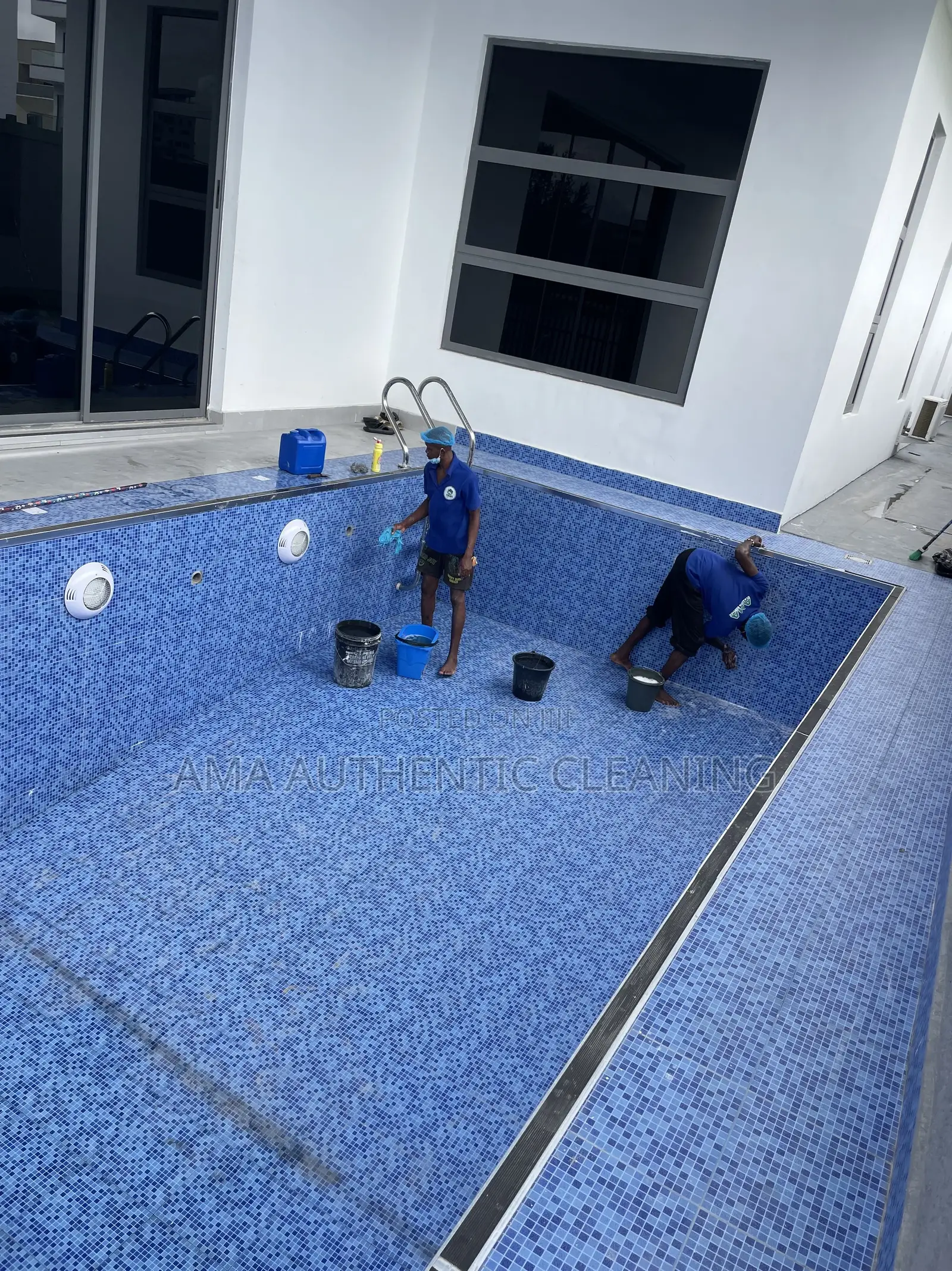 Detailed Swimming Pool Cleaning