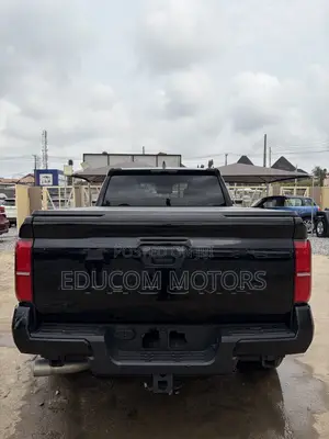 Toyota Tacoma SR Double Cab 4WD 5.0 ft. SB (Automatic) 2025 Black