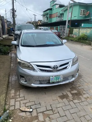 Toyota Corolla LE 4dr Sedan (1.8L 4cyl 4A) 2010 Silver