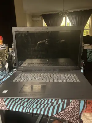 Laptop Lenovo IdeaPad 300 8GB Intel Core i5 HDD 1T