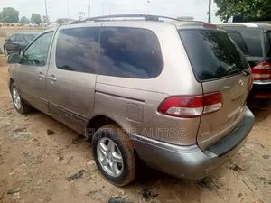 Toyota Sienna 2002 Gold